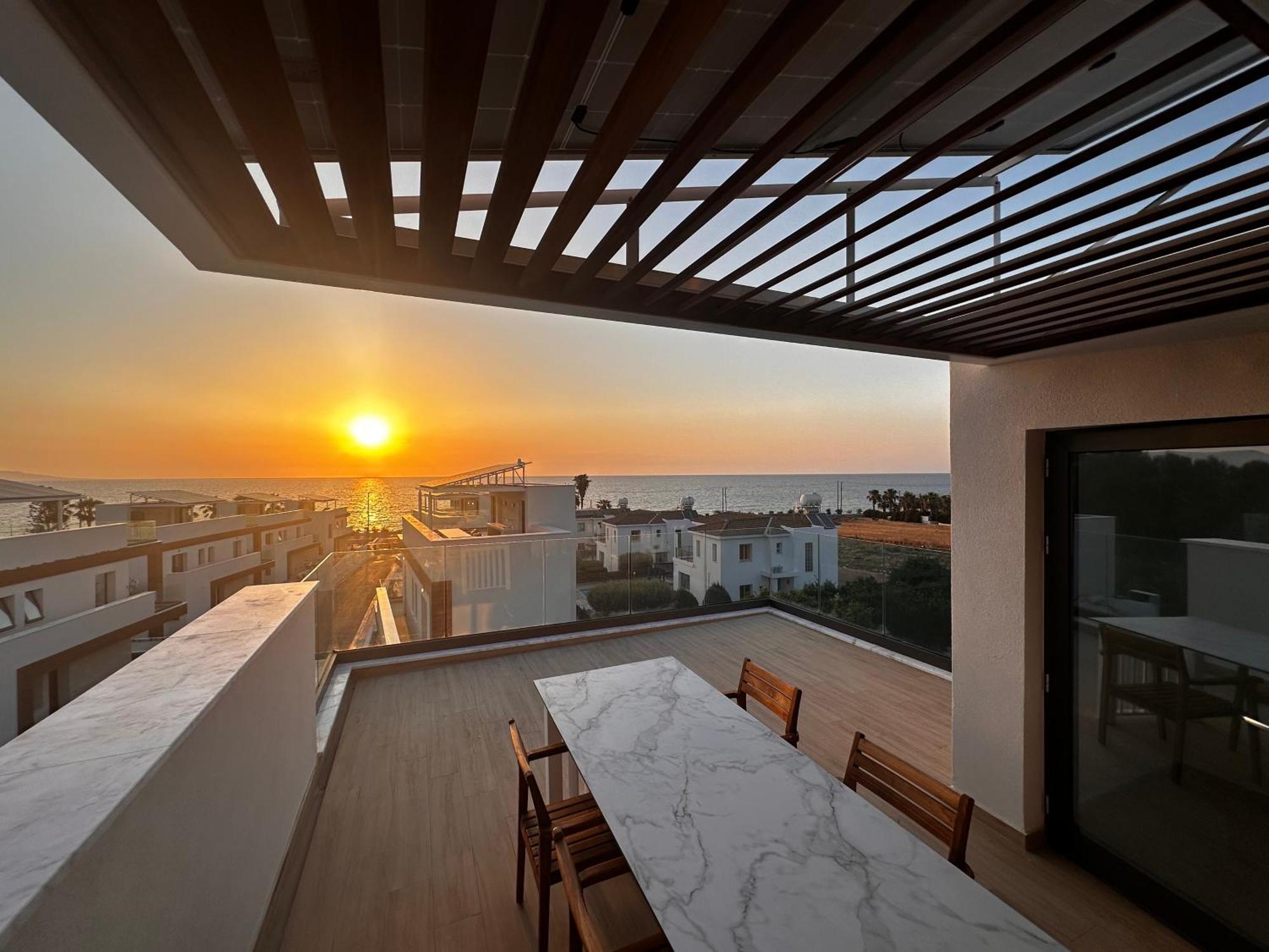 Santa Barbara Seafront Villas W Jacuzzi Pool Πάφος Εξωτερικό φωτογραφία