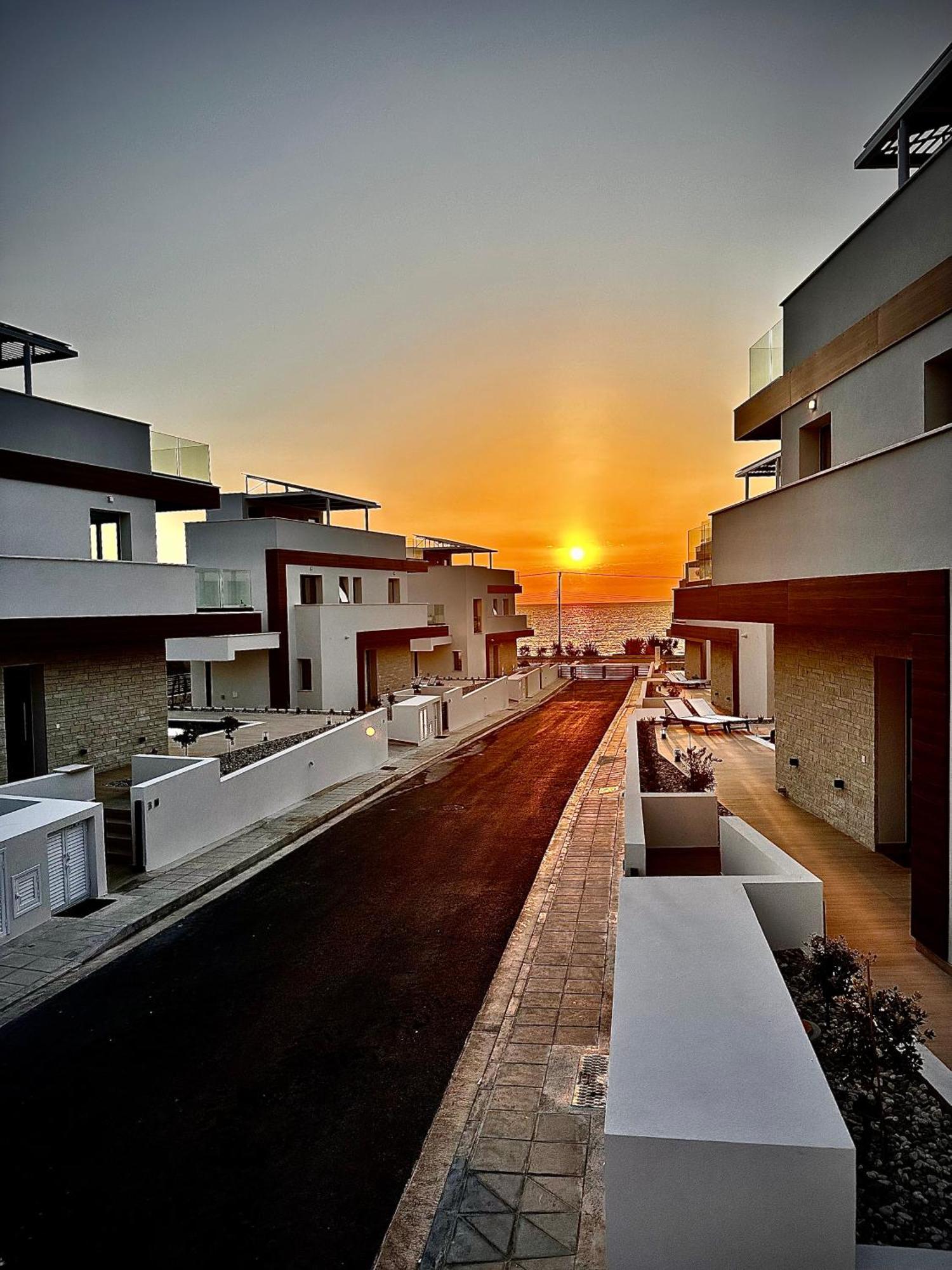 Santa Barbara Seafront Villas W Jacuzzi Pool Πάφος Εξωτερικό φωτογραφία