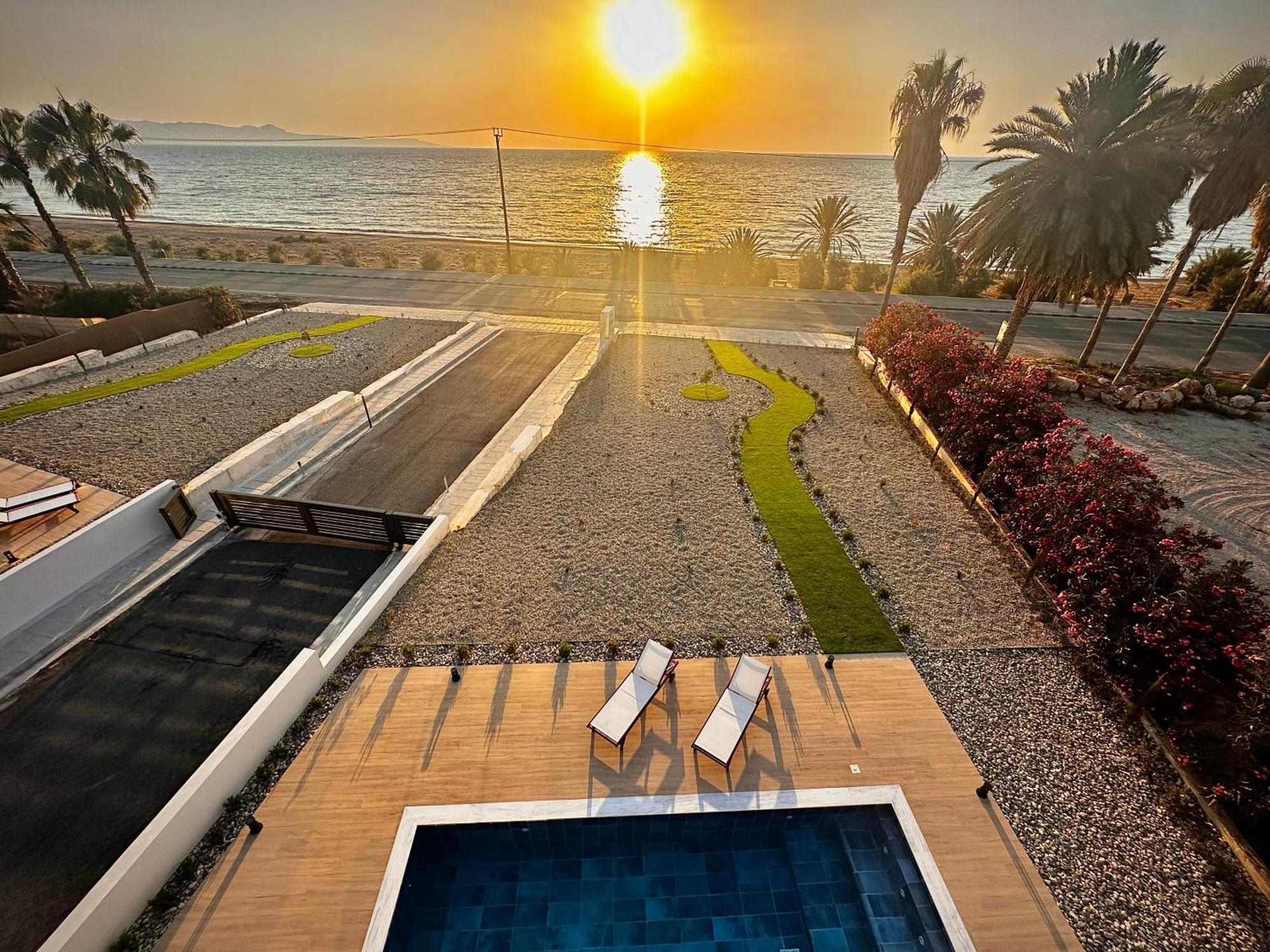 Santa Barbara Seafront Villas W Jacuzzi Pool Πάφος Εξωτερικό φωτογραφία